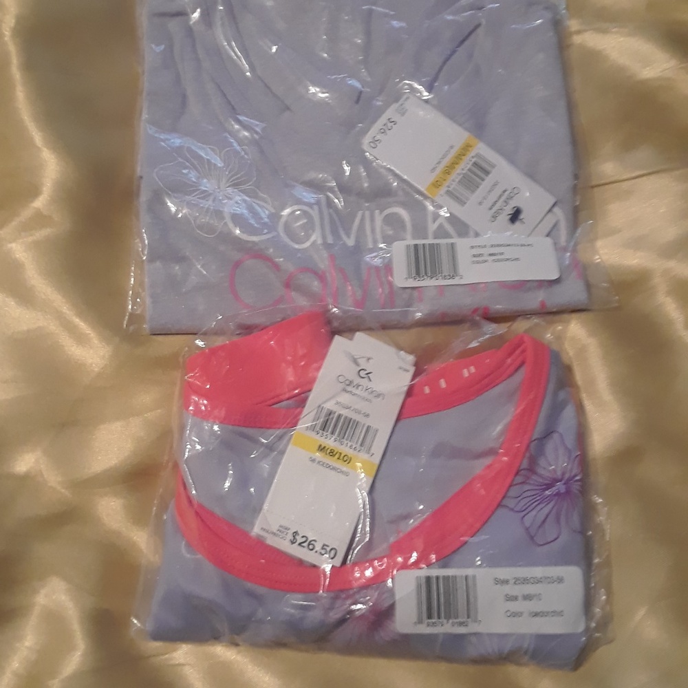 NWT Calvin Klein Girls 8/10 Tshirt and sports bra